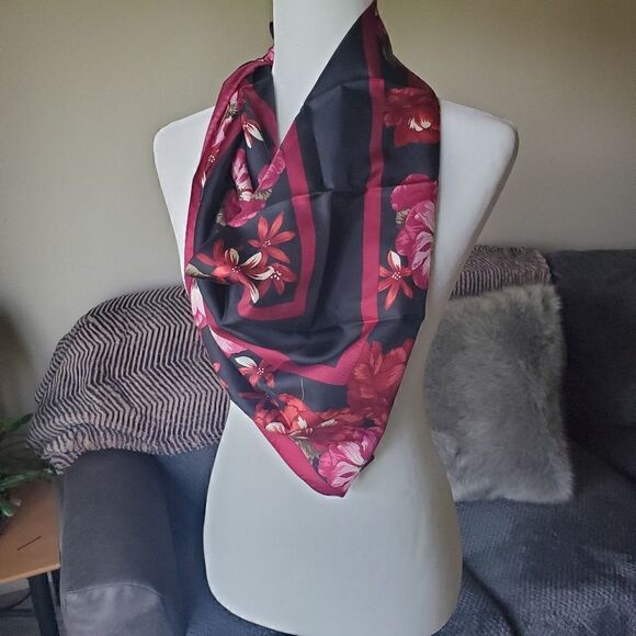 Oscar de la Renta Square Floral Satin scarf wrap - Picture 8 of 14